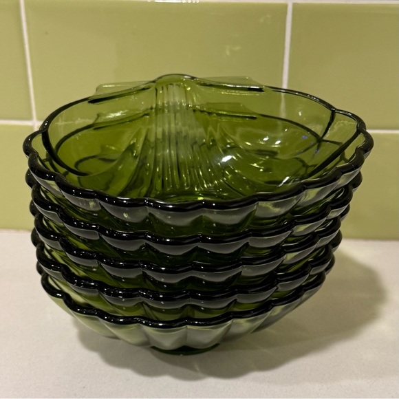 Vintage Mid-Century Avocado Green Seashell Salad Serving Bowls (5) - Picture 5 of 8